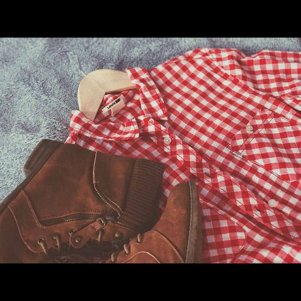 LEVI’S | Red and White Plaid Boyfriend Shirt